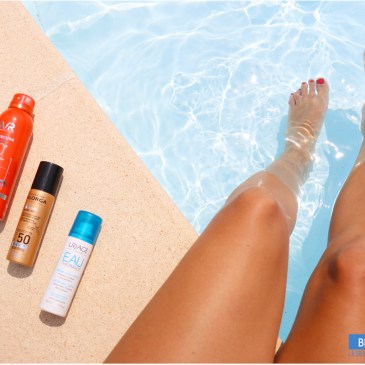 photo de jambe dans la piscine avec brume solaire